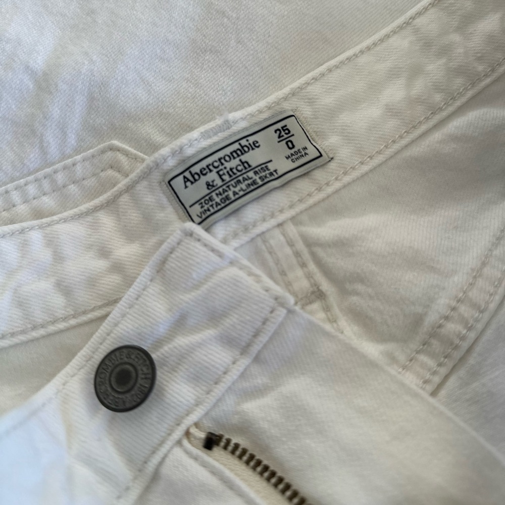 Abercrombie & Fitch White Floral Embroidered Denim Mini Skirt 25/0 - Picture 4 of 7